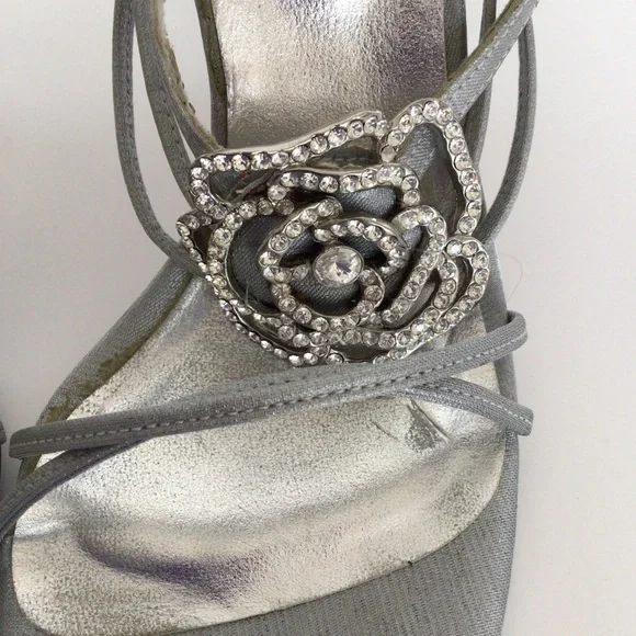 STUART WEITZMAN CRYSTAL FLOWER SANDALS SIZE 6 - Picture 11 of 16
